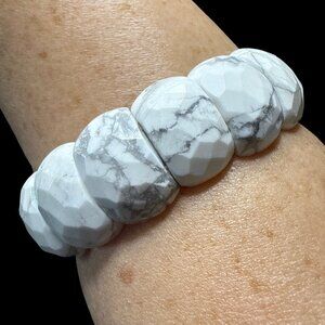 Bracelet Howlite faceted carved large beads gemstone jewelry bangle jewelry NEW